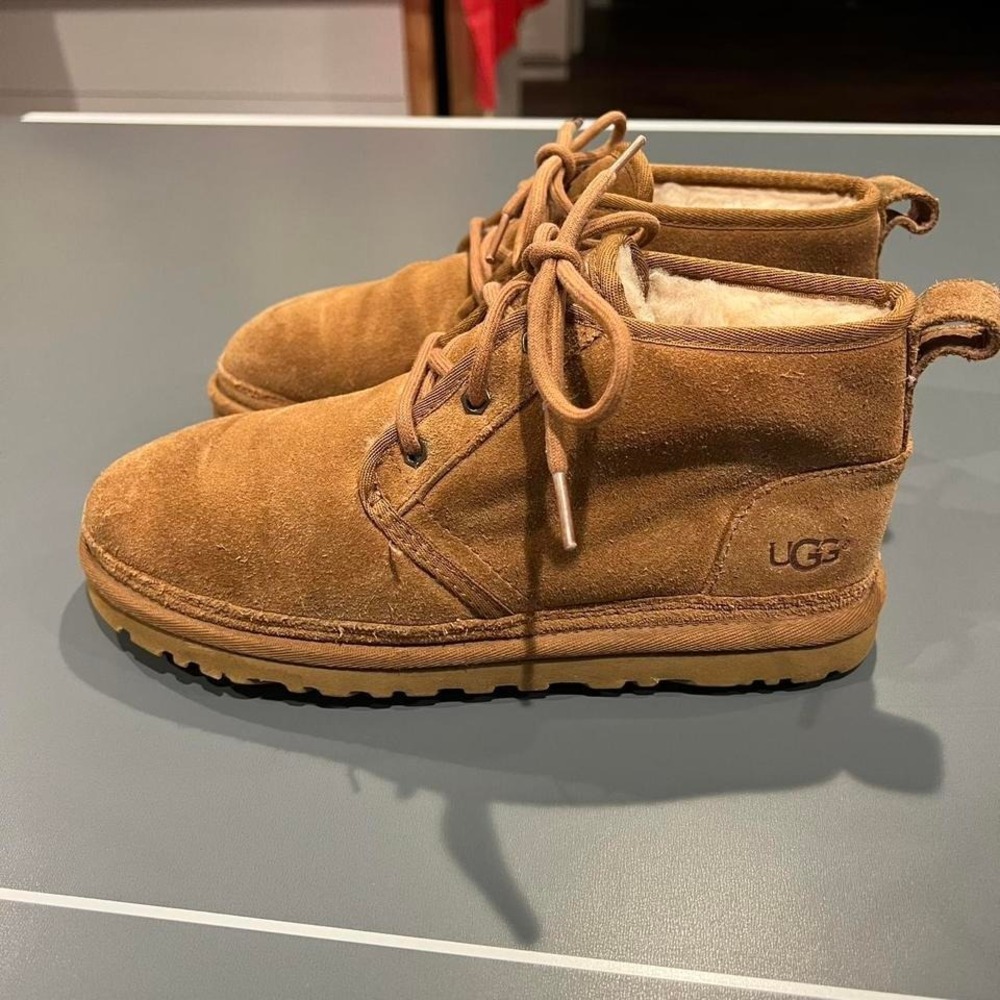 UGG Neumel chukka boots in a chestnut suede material Size 6